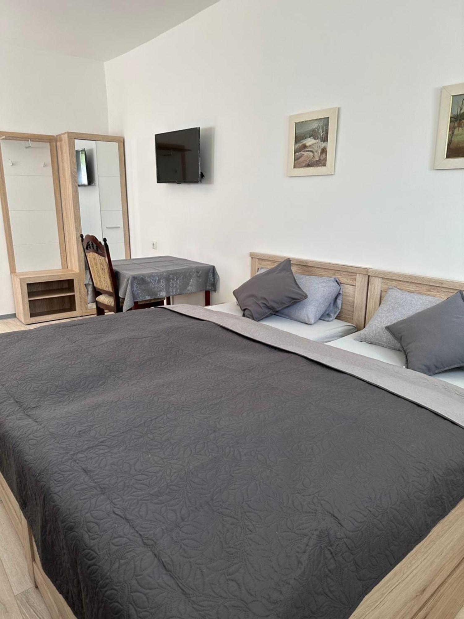 Ein Zimmer Wohnung Am Markt Oelsnitz  Eksteriør billede